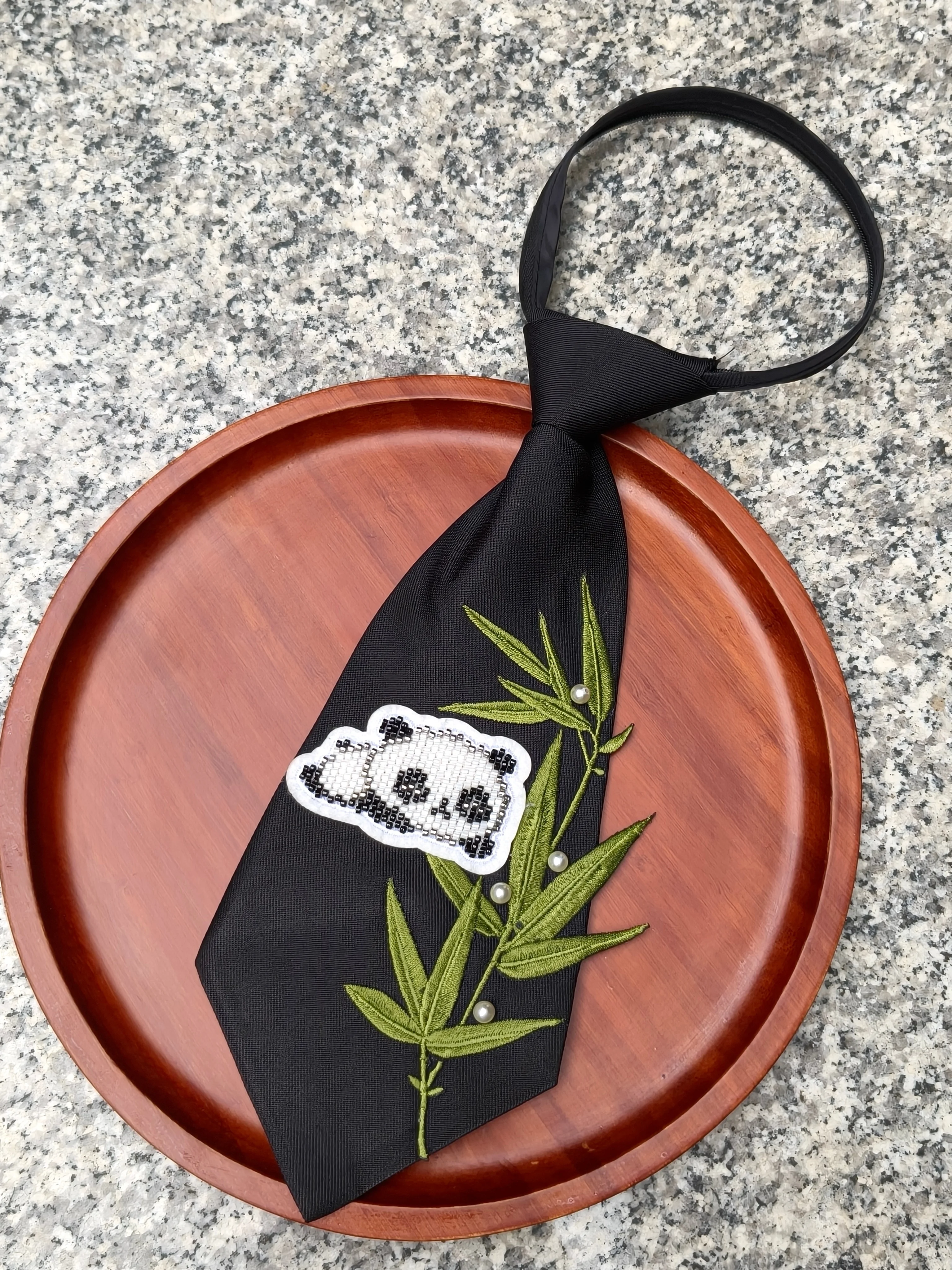 nova-gravata-sem-laco-com-bordado-de-panda-e-bambu-estilo-chines-gravata-preguicosa-de-cetim-preto-com-decoracao-de-perolas-acessorio-de-pescoco-para-camisa-jk-estilo-nacional-acessorio-de-roupa-para-casal-com-tendencia-nacional