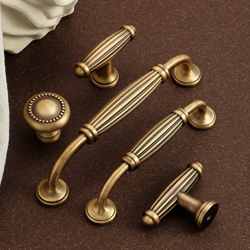 American-style vintage brass handle for wardrobe doors, drawer knobs, European-style light luxury antique bronze single-hole win