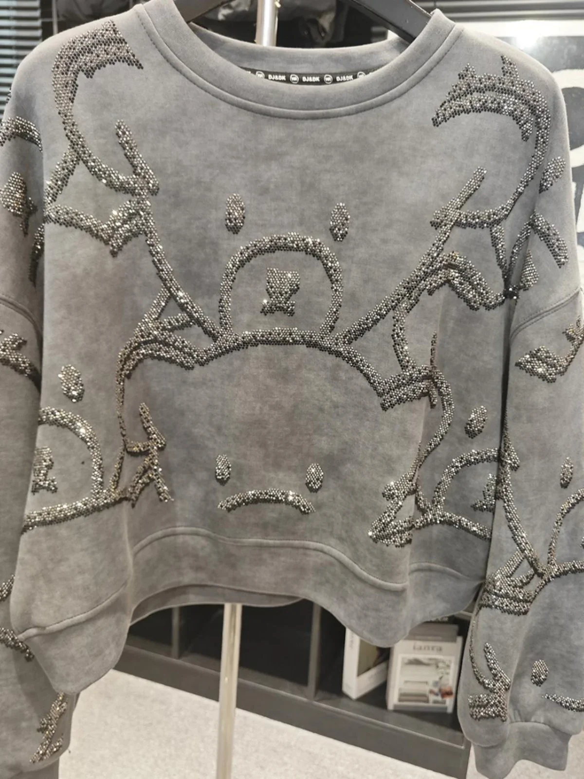 2024 outono nova moda sweatshirts tripulação pescoço manga longa quente diamante urso curto moletom feminino solto cheio de diamante chique topos