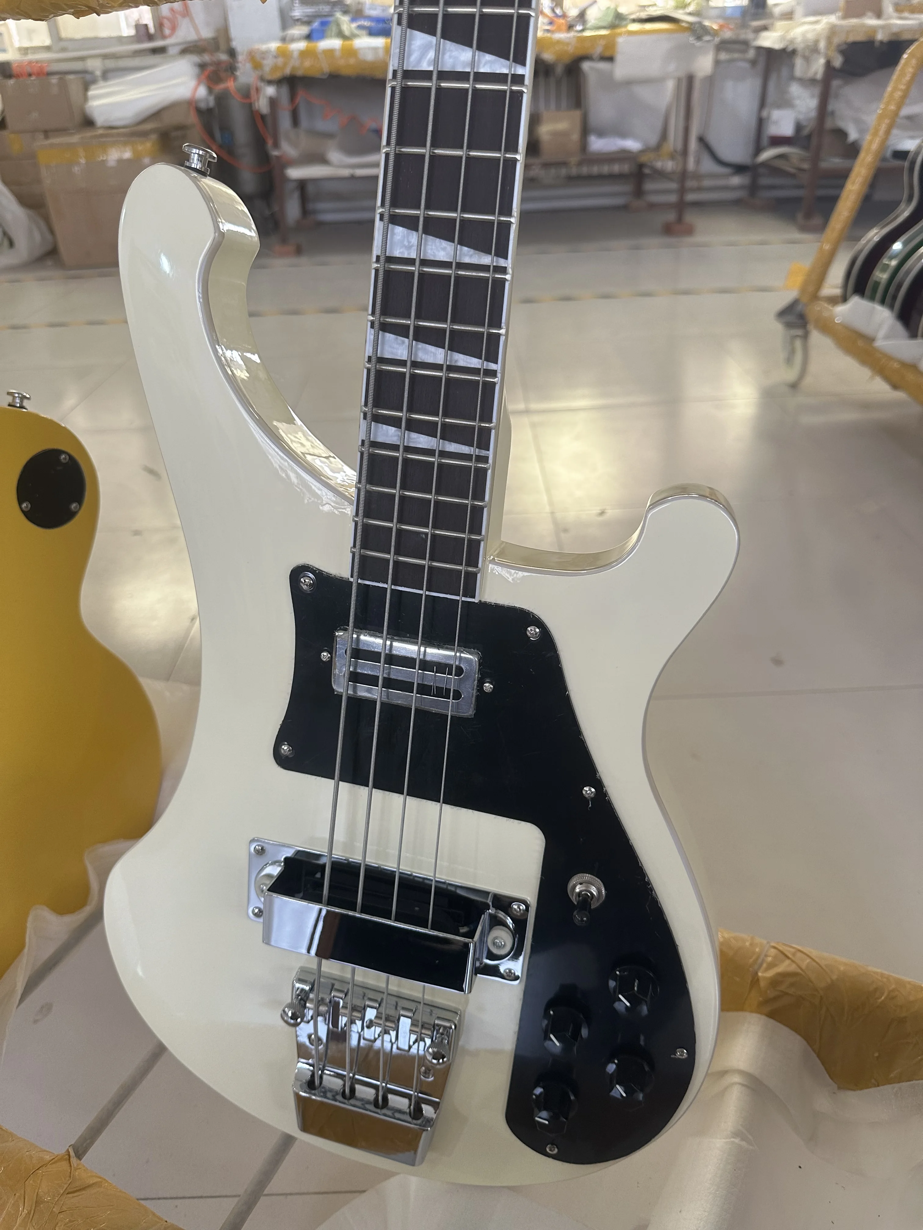 

Ricken 4003 Backer Bass Electric Guitar Milk white Color Chrome Hardware High Quality Guitarra Free Shipping