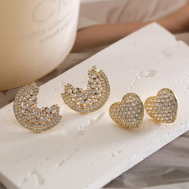 

European and American Fashion Light Luxury Copper Plated 18K Gold Zircon Heart Geometric Earrings for Women Niche High-end Ear J