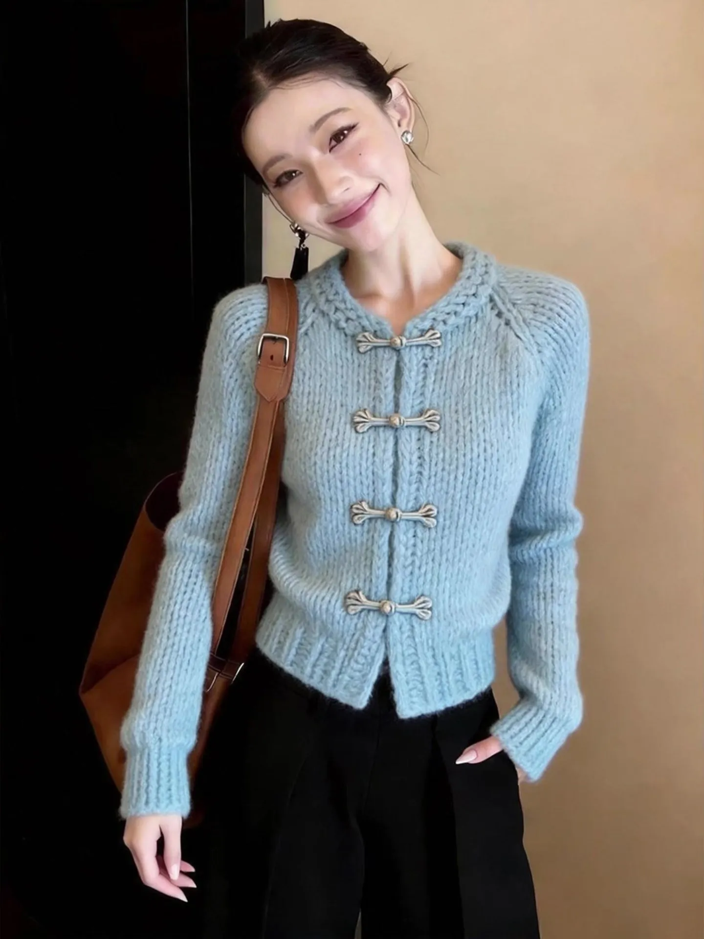 

Ele Blue Knitted Sweater with Button Detail Long Sve Commute Friendly Slimming High End Feel Women's Faion Spring 2026