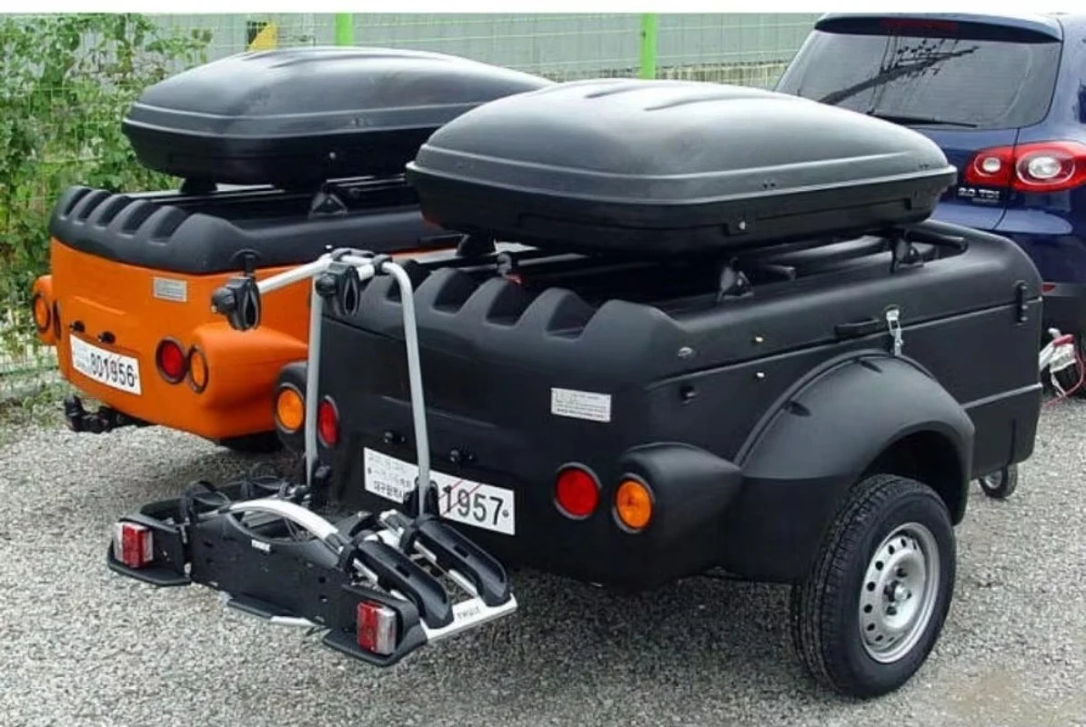 Przyczepa kempingowa z nosidełkiem na rowery