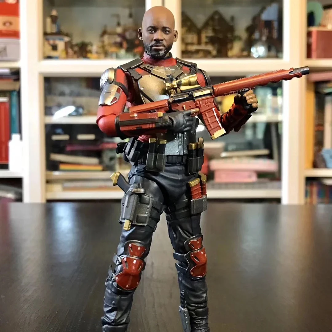 Suicide Squad Deadshot Action Figure da collezione Will SHF Modello decorativo pratico per ufficio per kit garage, giocattoli e hobby