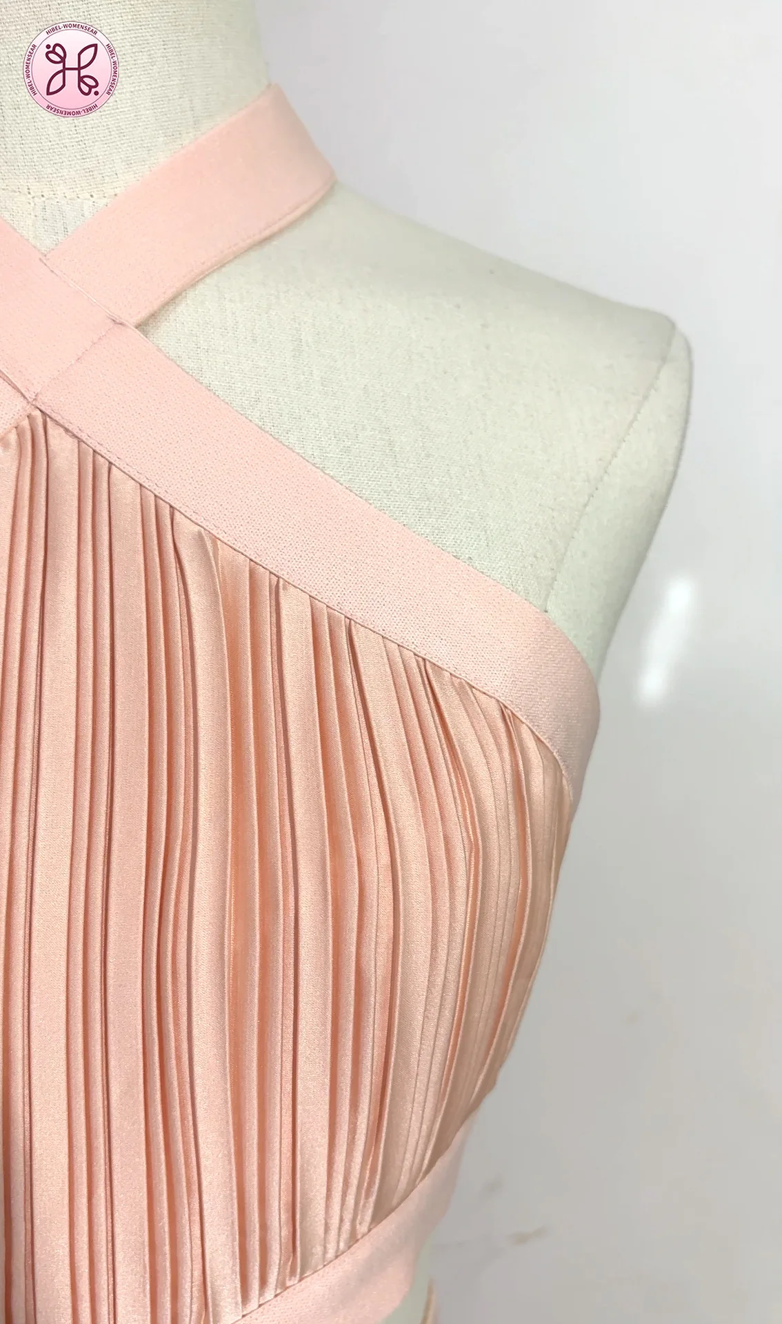 Vestido maxi sexy rosa recortado – vestido plissado sem costas com decote halter (roupa feminina para férias e festas à noite)