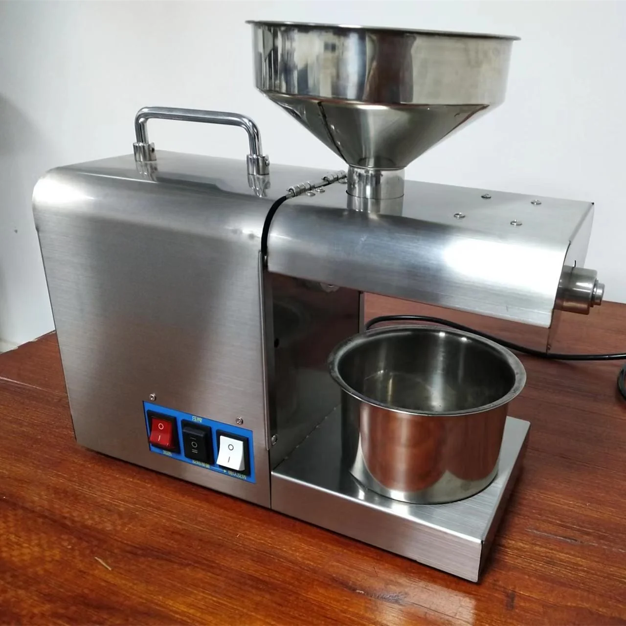 Hot sell Mini Peanut Sunflower Oil Extractor Presser Vegetable Seeds Oil Press Cooking Olive Sesame Oil Pressing Machine