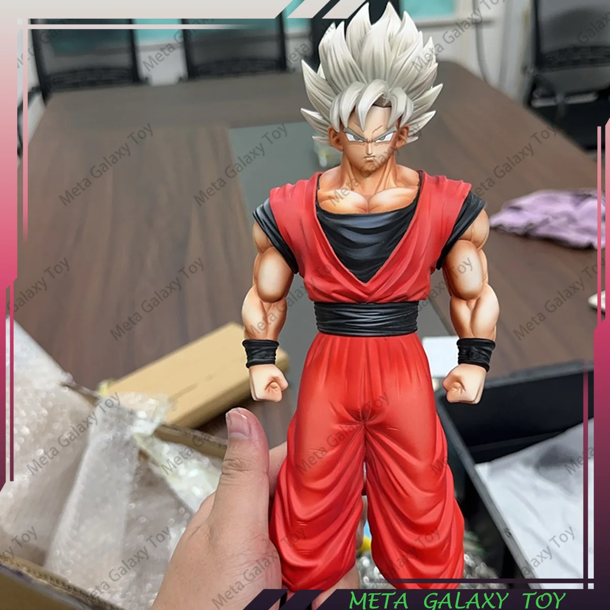 

Dragon Ball Z Goku Anime Figure HY Weekly Super Saiyan Son Goku Action Figure 2 Heads Model 32cm PVC Statue Collection Toys Gift