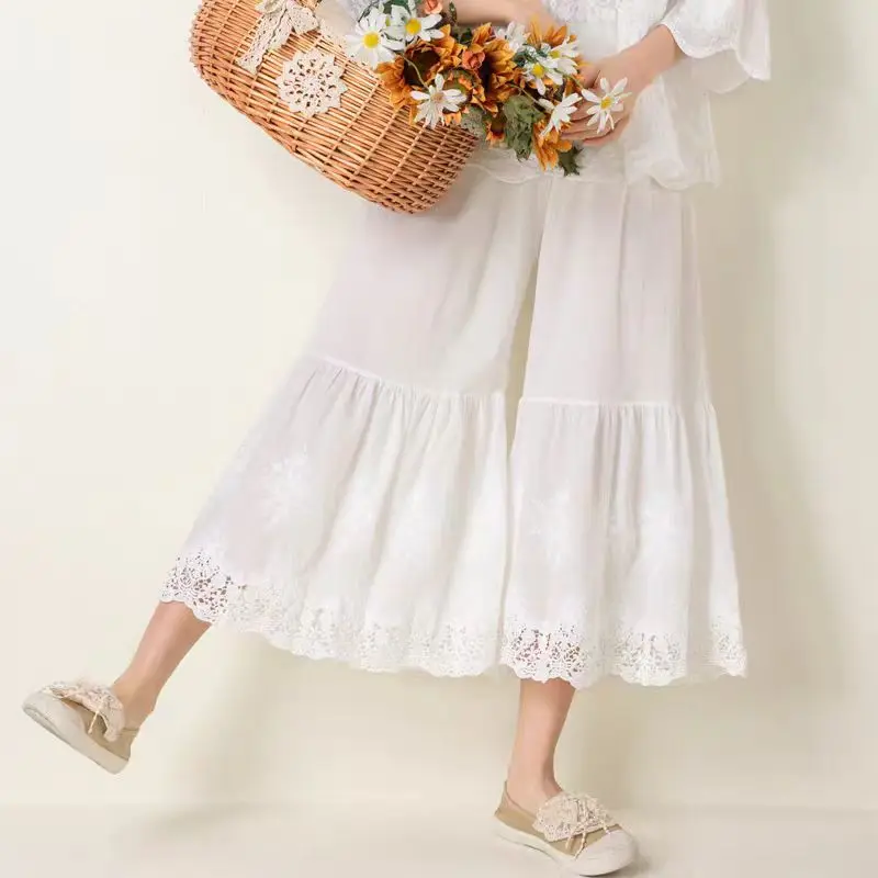 Nieuwe Japanse stijl Mori Girl zoete wijde broek Veelzijdige cropped broek Elastische taille Losse patchwork Wateroplosbare borduurwerk uitlopende broek