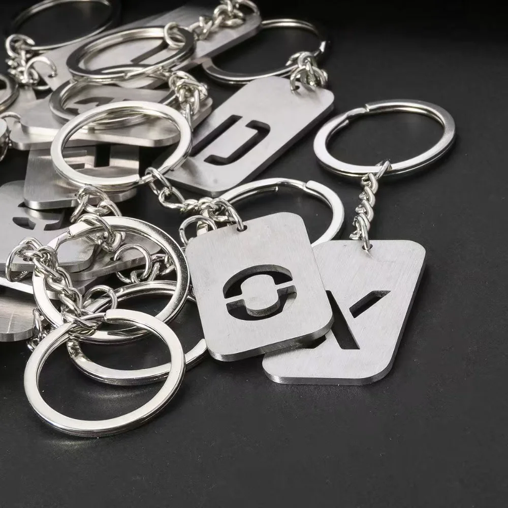 26 Initialen Buchstaben Ausgehöhlter Metall-Schlüsselanhänger Edelstahl-Anhänger Schlüsselring Schnalle Geldbörse Auto Hip-Hop Street Accessoires Geschenke – Detail 3