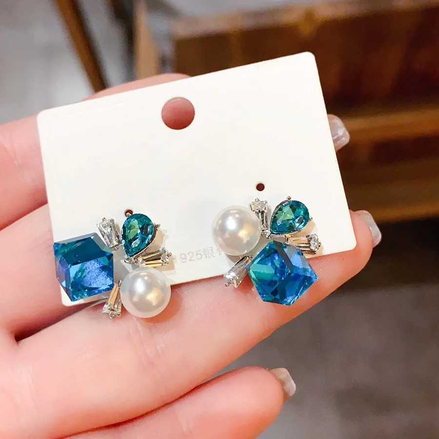 Super Flash Blue Ice Crystal Sugar Pearls Stud Earring for Women Temperament Trend Cute Geometric Earrings Wedding Jewelry Gifts