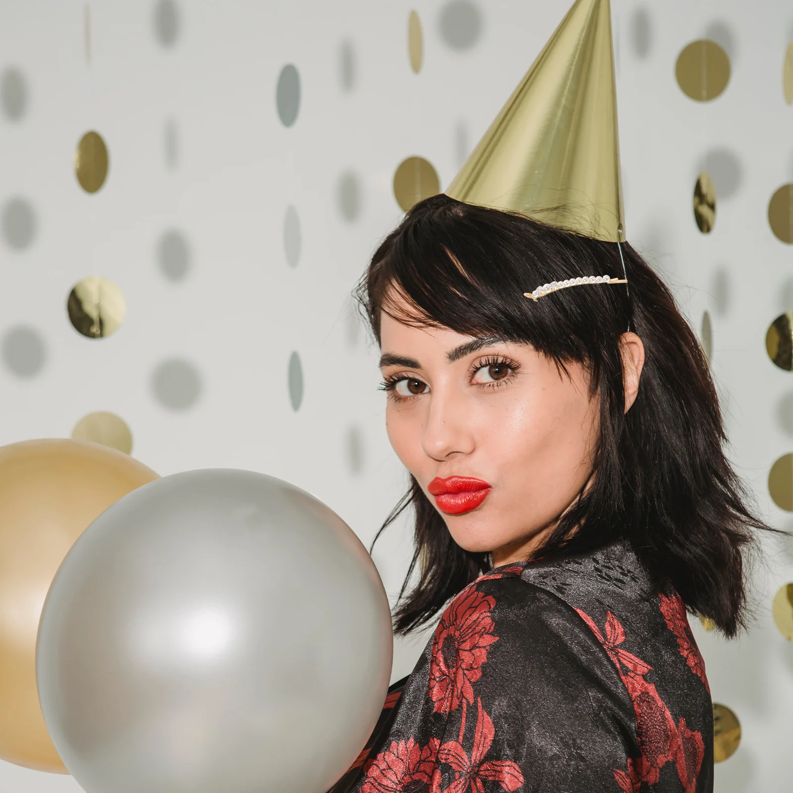 

4Pcs Pearl Hair Clips Rhinestone Decorations for Women Sturdy Metal Pins for Hairstyles Party Wedding Prom Pearl Hair Pins