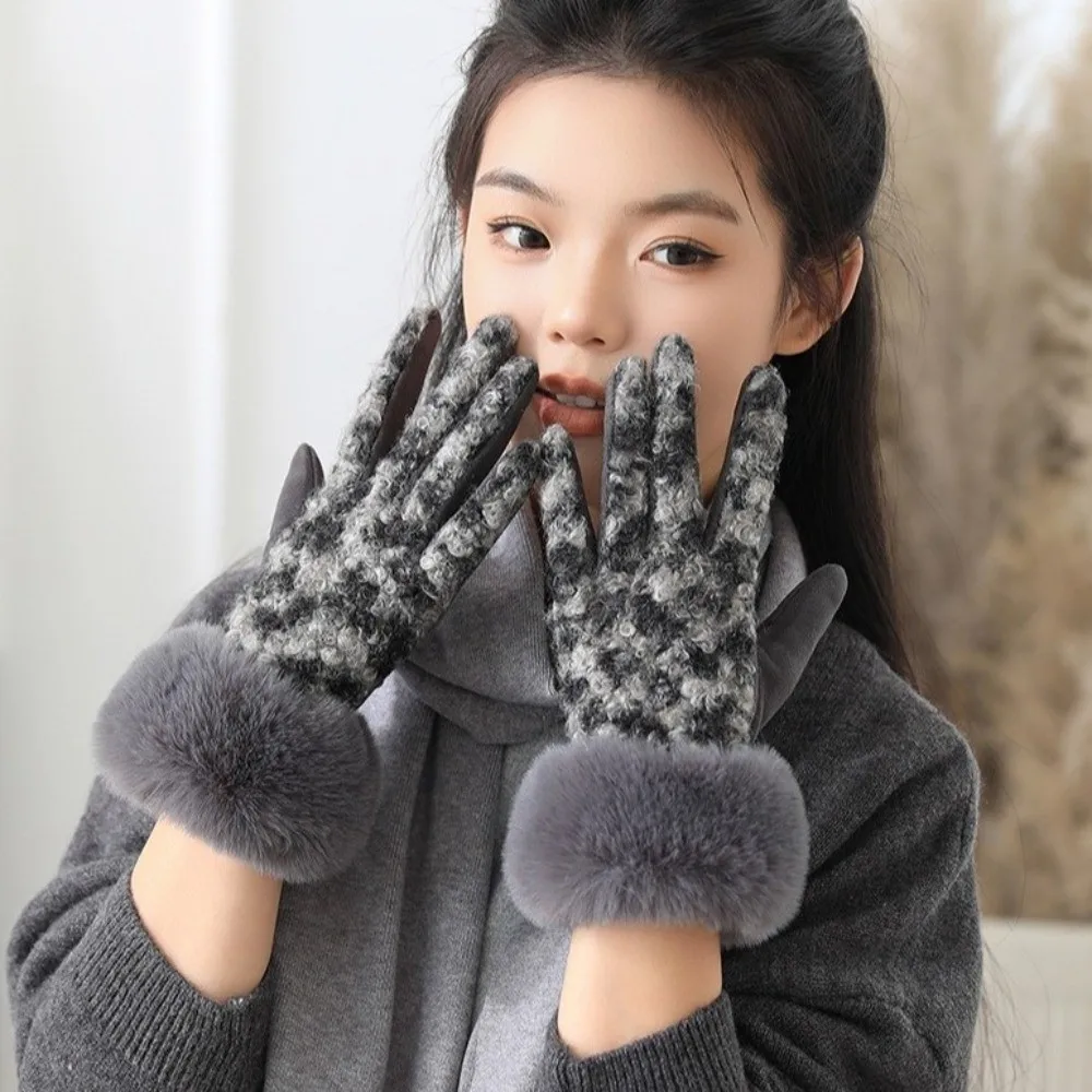 Elegant Imitation Lamb Wool Leopard Print Gloves Touch Screen Keep Warm Women's Gloves Hairy Wrists Winter Gloves Winter