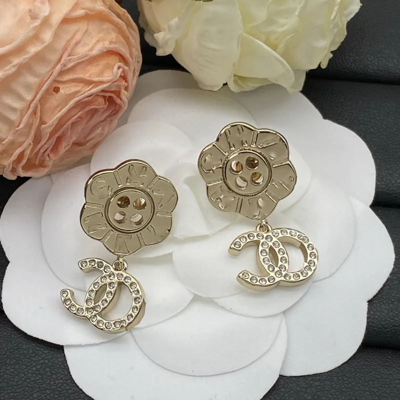 

Серьги-гвоздики с цветочным дизайном, двойные, легкие, роскошные, универсальные, модные, с серебряной иглой, изящные