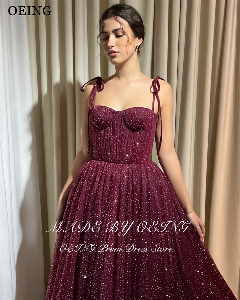 ชุดราตรีทรงเอไลน์สีแดงเบอร์กันดี ประดับลูกปัด คอวี แขนสั้น ความยาวปานกลาง สำหรับงานพรอม งานกาล่า  สามารถสั่งตัดได้