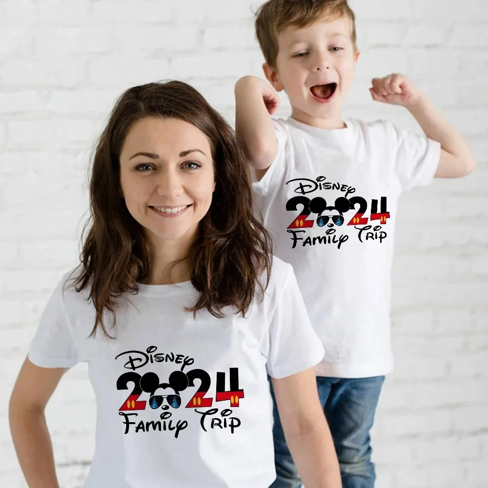 Disney-T-shirt à col rond assressentipour père, mère et enfants, vêtements de voyage en famille, t-shirts en Y, tendance de la mode, 2024