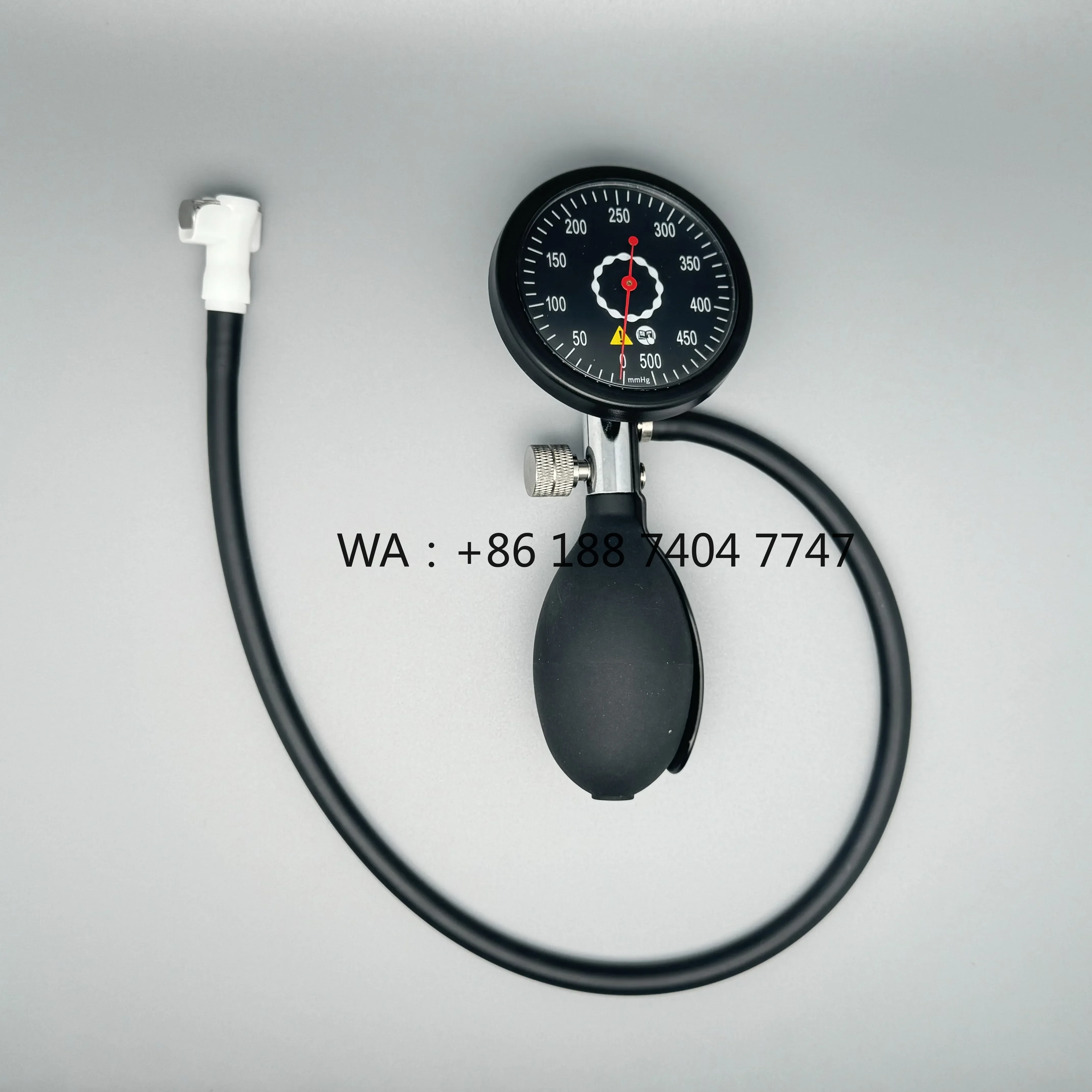 

Набор для тренировок с BFR-бандажами: ручной манометр 220-500 мм рт. ст. и манометр для контроля давления на ладони