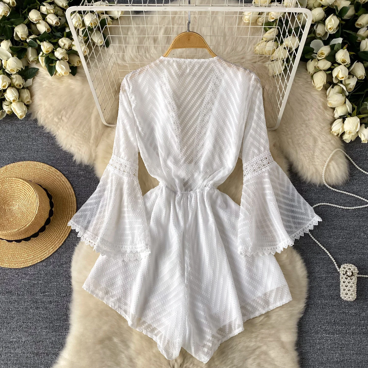 Женский элегантный комбинезон, летний тропический комбинезон с длинными расклешенными рукавами, женский белый свадебный комбинезон для медового месяца, пляжного отдыха, горячий милый комбинезон