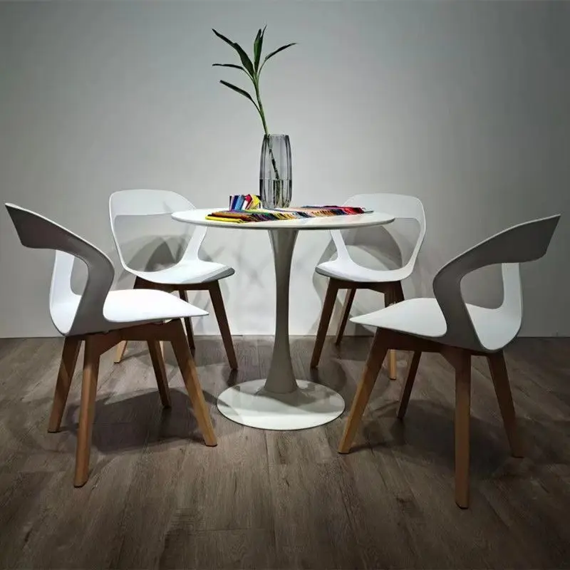 كرسي طعام بلاستيكي إسكندنافي - جلوس منزلي بسيط ومريح، كرسي ترفيهي عصري بمسند ظهر مقوس