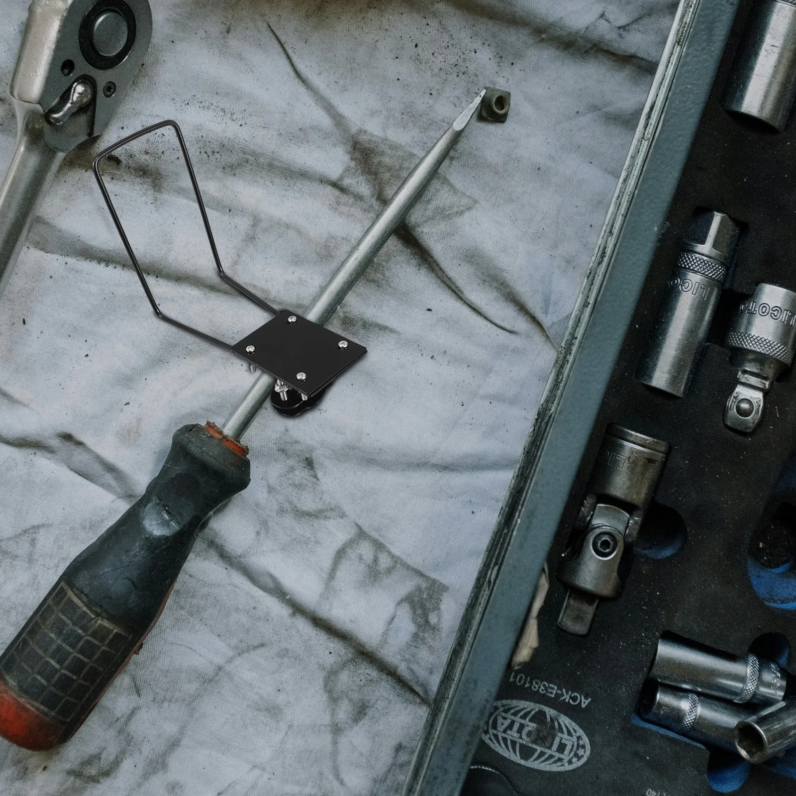 Metal Bicycle Basket Holder Front Rack for Bikes Practical Design Wide Application Suitable Commuting Traveling Shopping