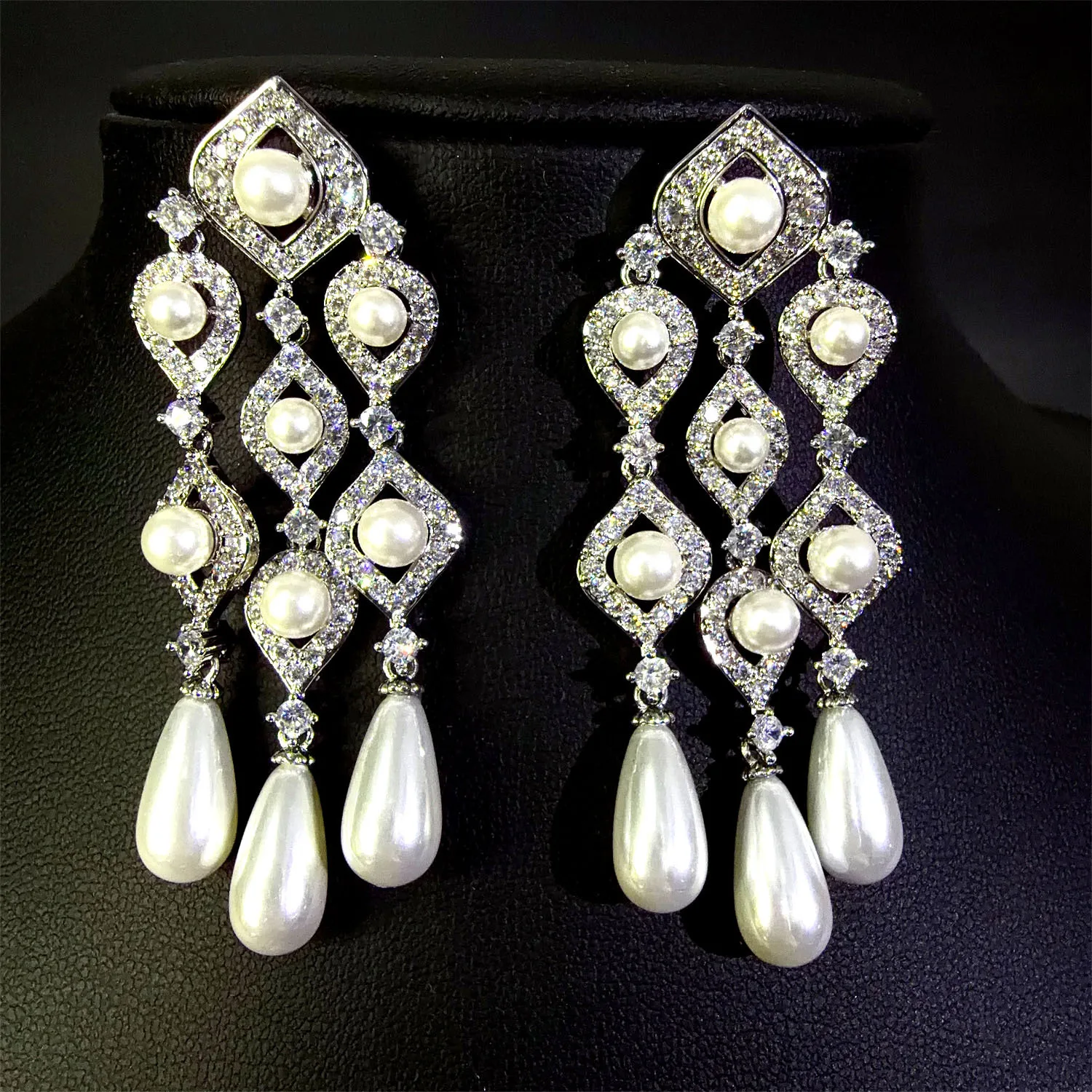 

Elegant Earrings for Women Shiny Jewelry Silver Gold Color White Pearls Dangling Earrings Wedding Party Gala Event Female Gift