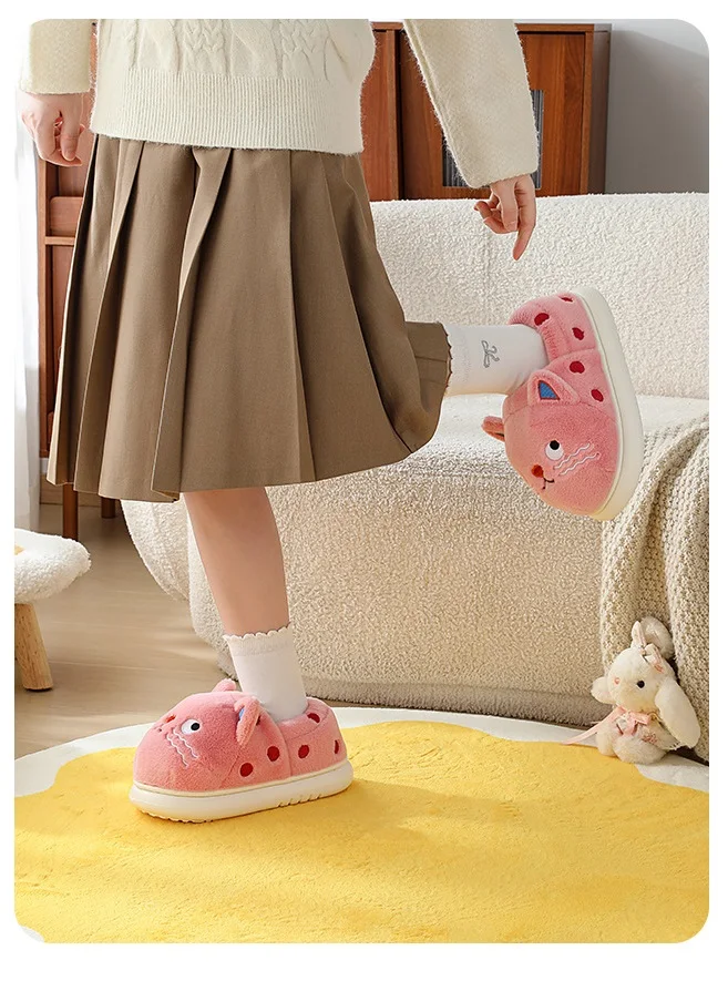 Winterwarme, geschlossene Katzenpantoffeln für Damen, verspielte, seitlich gefleckte, flauschige Loafer, flauschige Hausschuhe für Damen, Plüschpantoffeln. – Detail 9