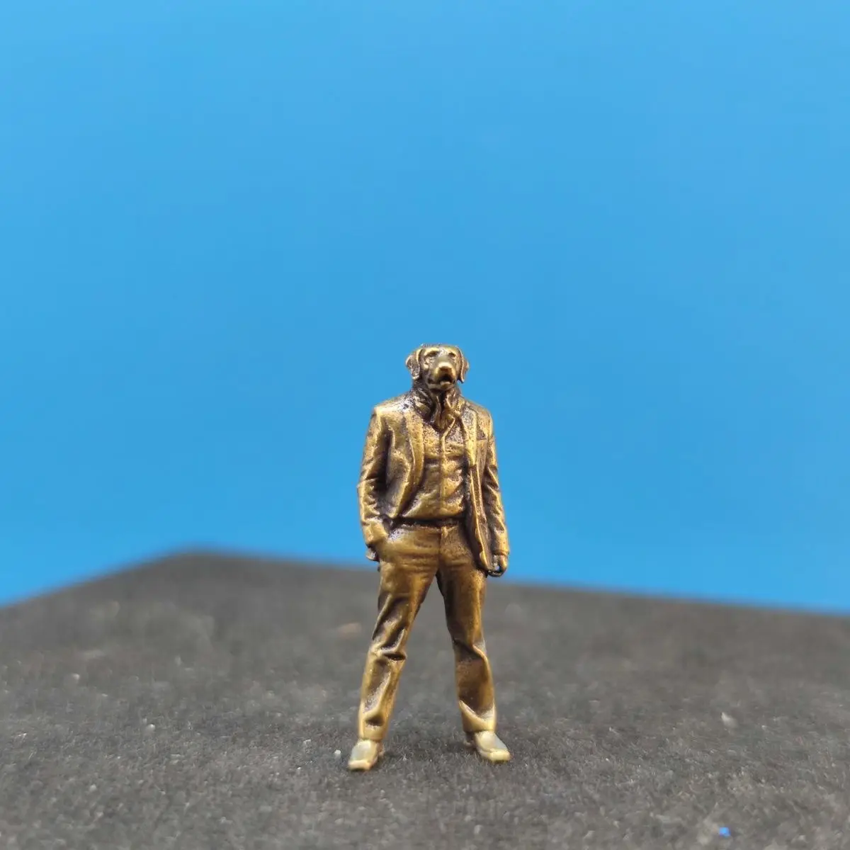 Brass Suit Thug, Dog-Headed Man, Masked Man 1:64 Scale Action Figure Model Handheld Statue Miniature Figure Diorama