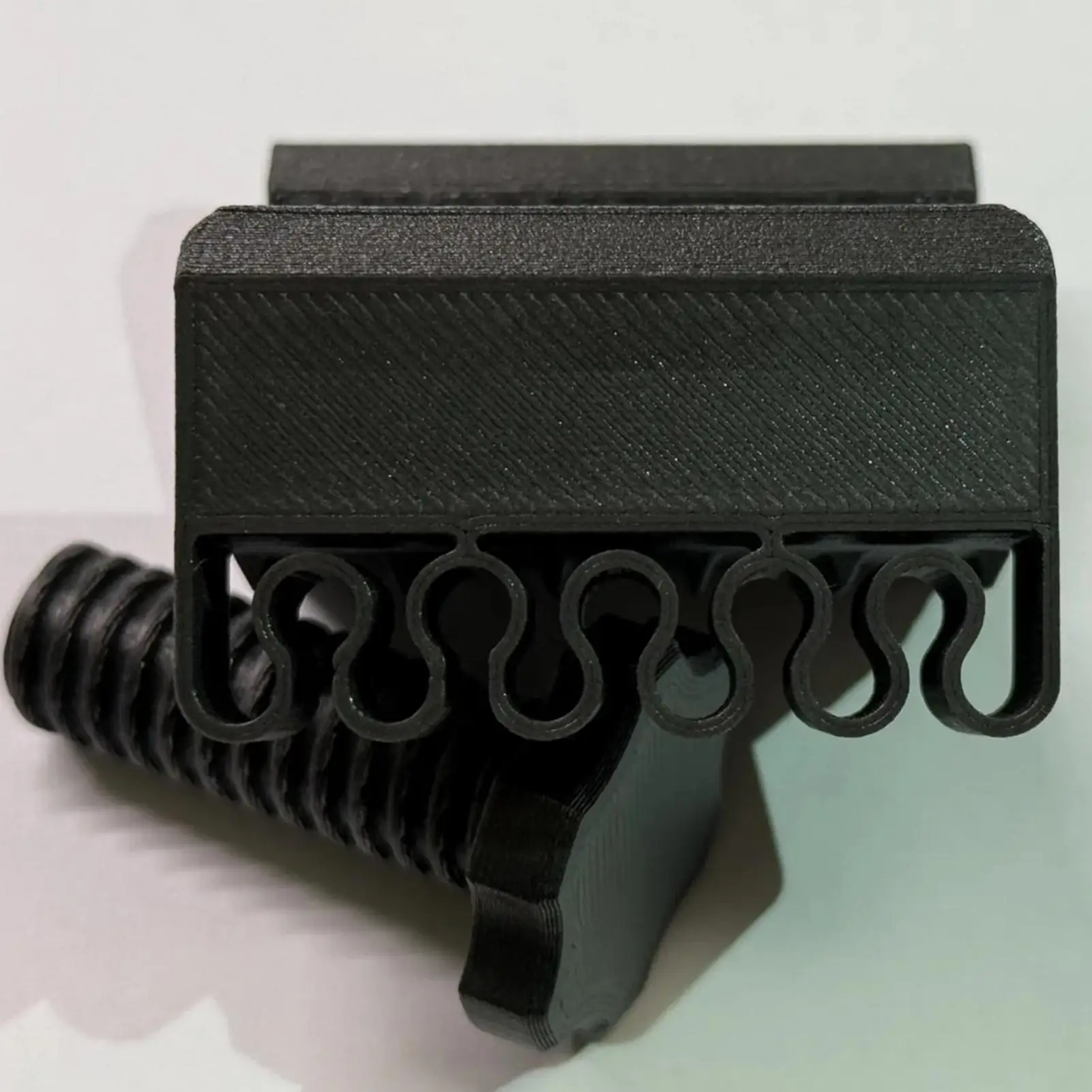 Cord Holder Clips 5 Slots 3D Printed Keeper Desktop Cord Holder For Wall Desktop Nightstand Table Home Dorm Cafe School Car