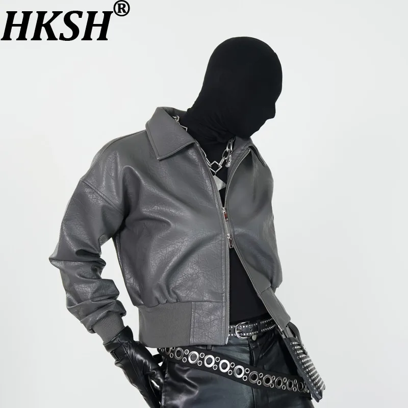 

HKSH Autumn New Men Tide Punk Fashion Double Zipper Design Textured Short Silhouette Flight Jacket PU Leather Coat Trend HK14782