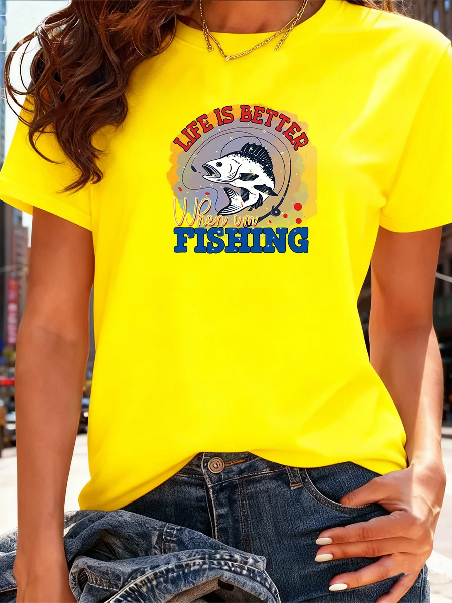 تي شيرت أسود قصير الأكمام مع "الحياة أفضل عندما أصطنا الصيد" برسومات باس فيش #2