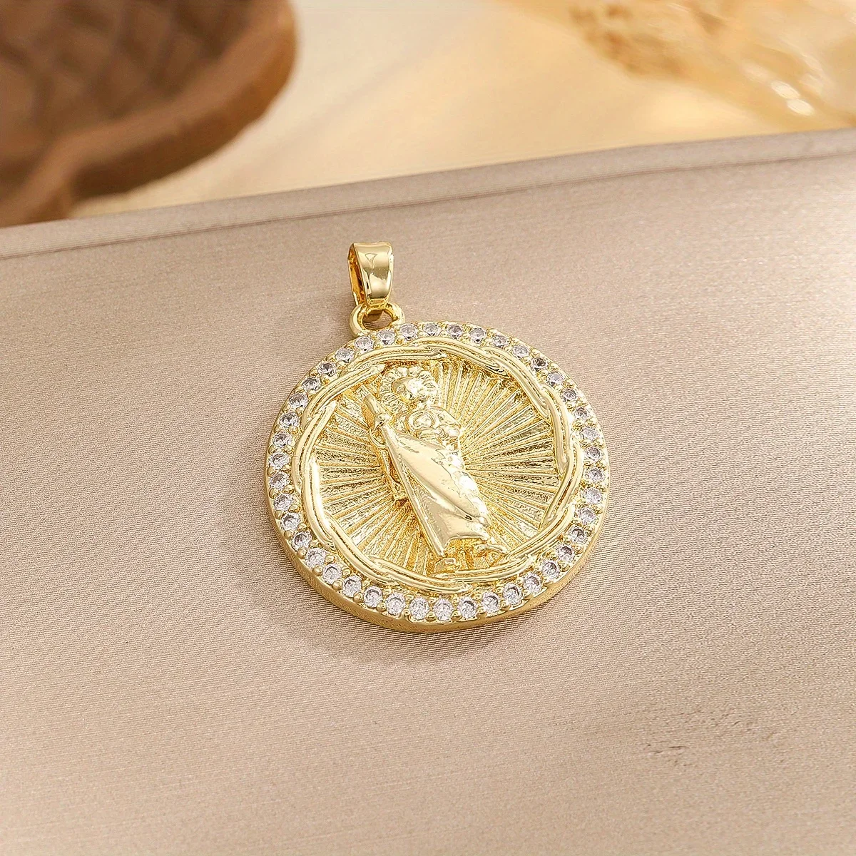 High-end New Retro Virgin Mary Series Pendant Stainless Steel Necklace Micro-inlaid Zircon Personalized Clavicle Chain