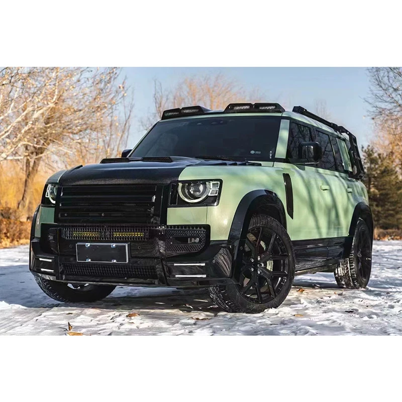 Suitable for 2020-2024 Land Rover Defender, dry carbon fiber four-beam LED roof light, Black Warrior modification 110/90/130
