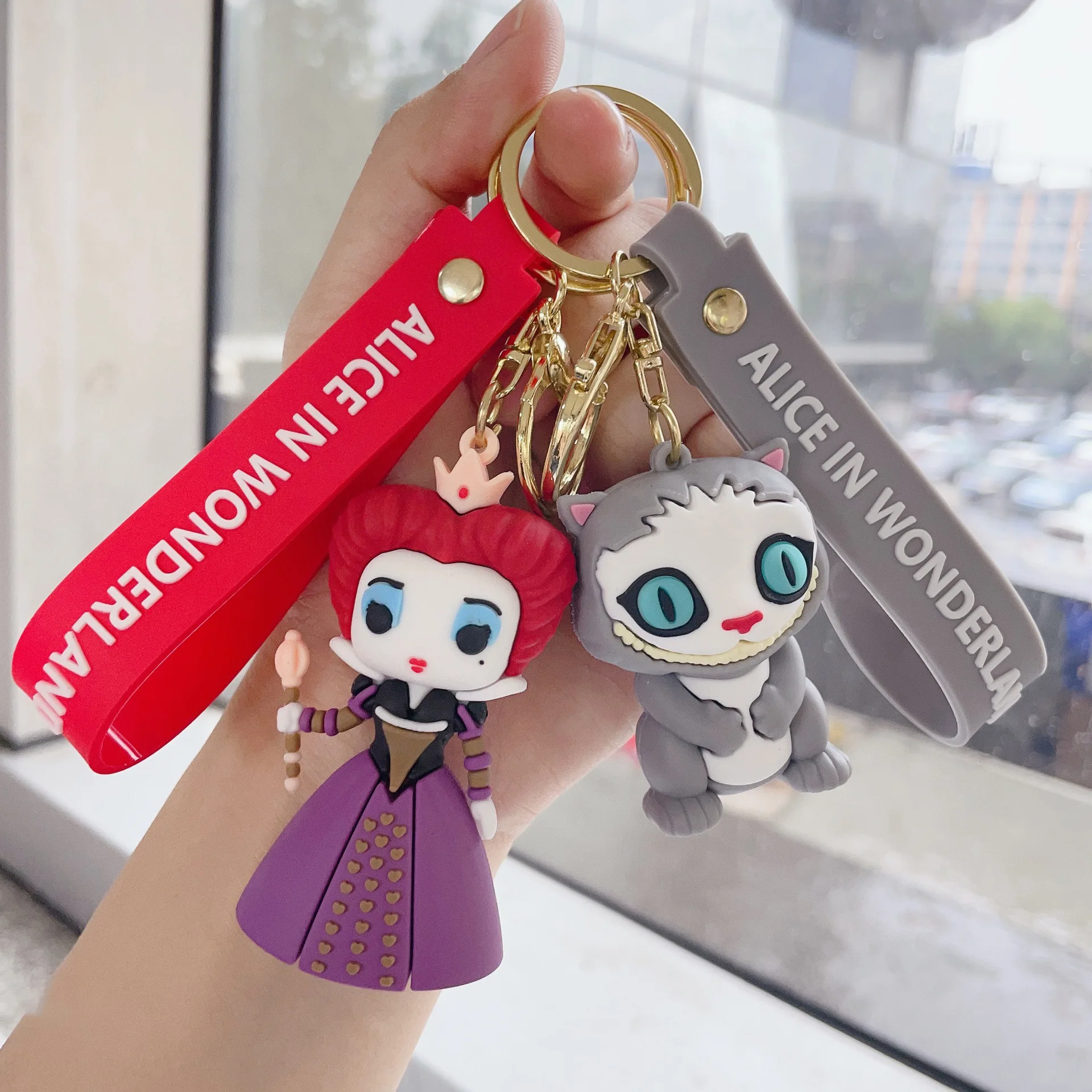 Cartoon Alice in Wonderland Kawaii Alice Mad Hatter Red Queen Model Car Key Chain Male And Female Bag Pendant Accessories Gift