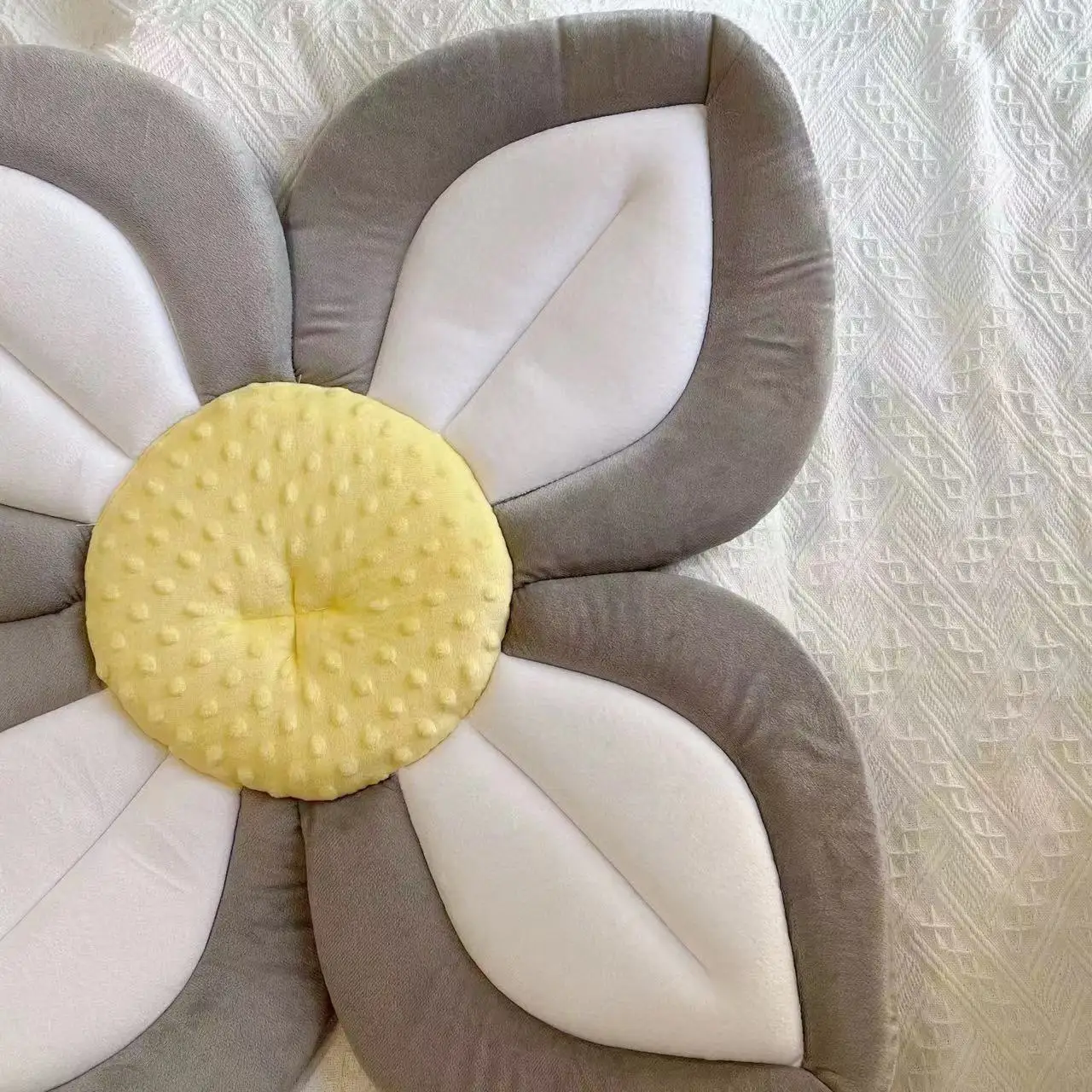 Color-blocking Baby Bath Mat, Reclining and Foldable Newborn Creative Flower Bath Mat, Baby Bath Lotus Safety Cushion