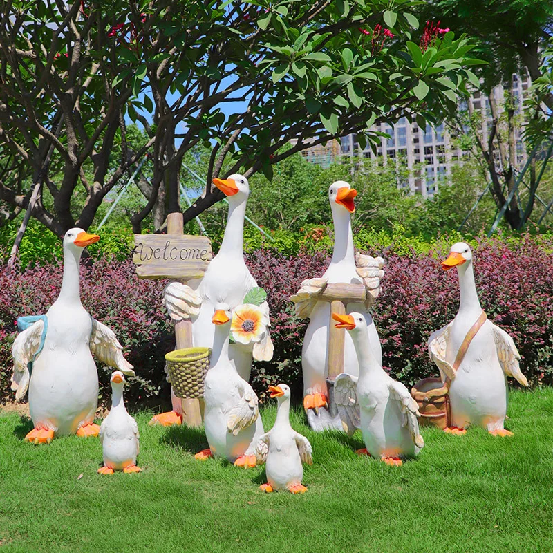 Save Space Designer Garden Decor Luxury Accent Creative Garden Accessories Fashion Esculturas Y Figuritas Decorative Statues
