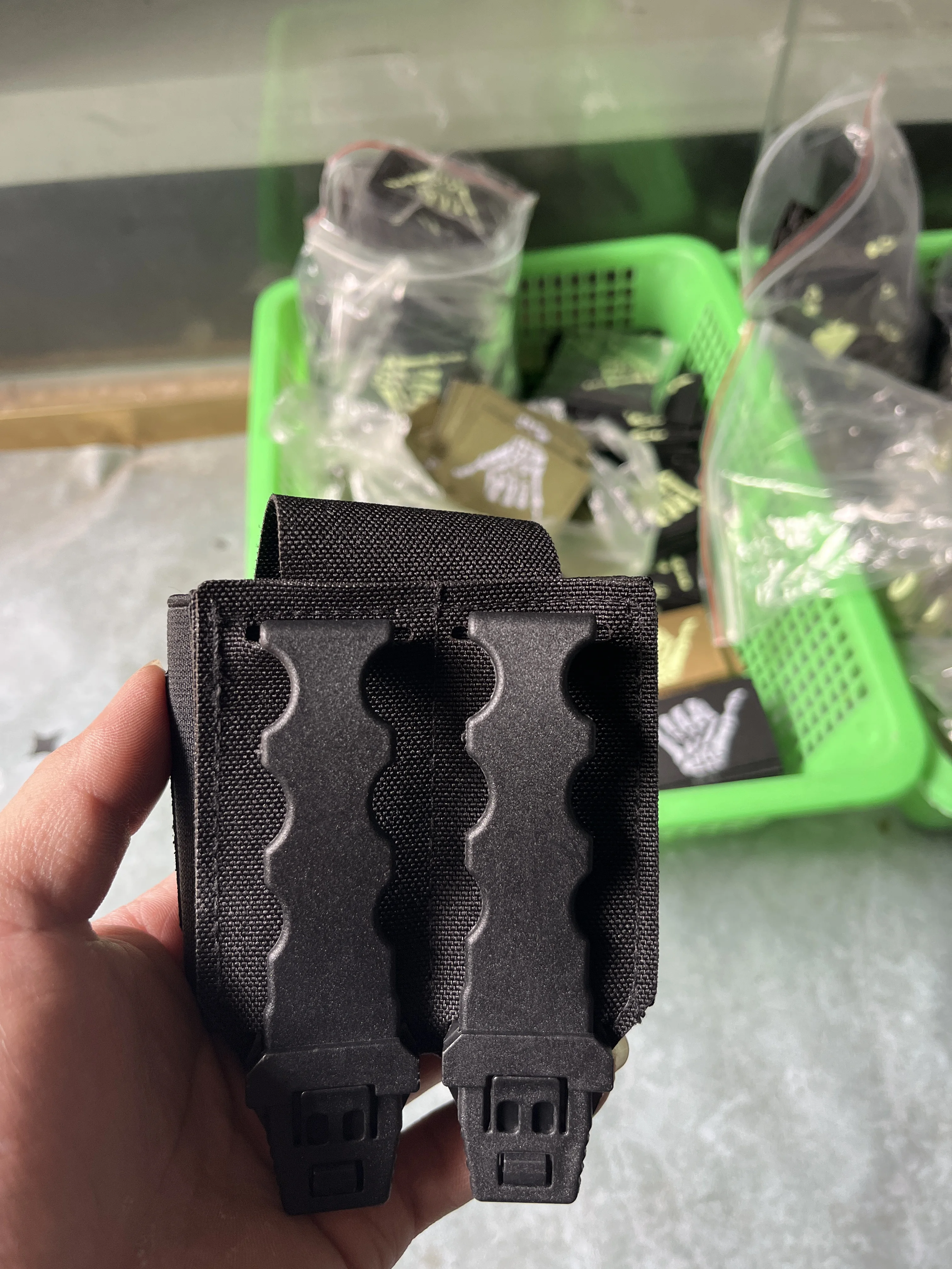 Quick-Release Tactical Handcuff Waist Pouch Multi-Functional Outdoor Storage Bag Fast-Deploy Belt Accessory Pack