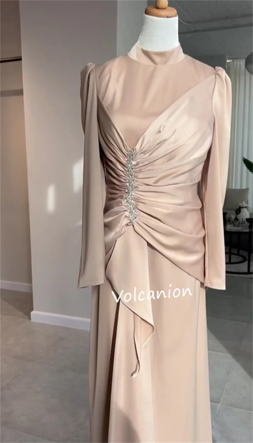 Abiti midi con colletto alto a trapezio con pieghe di perline personalizzati Occasioni su misura Festa serale Classico formale squisito