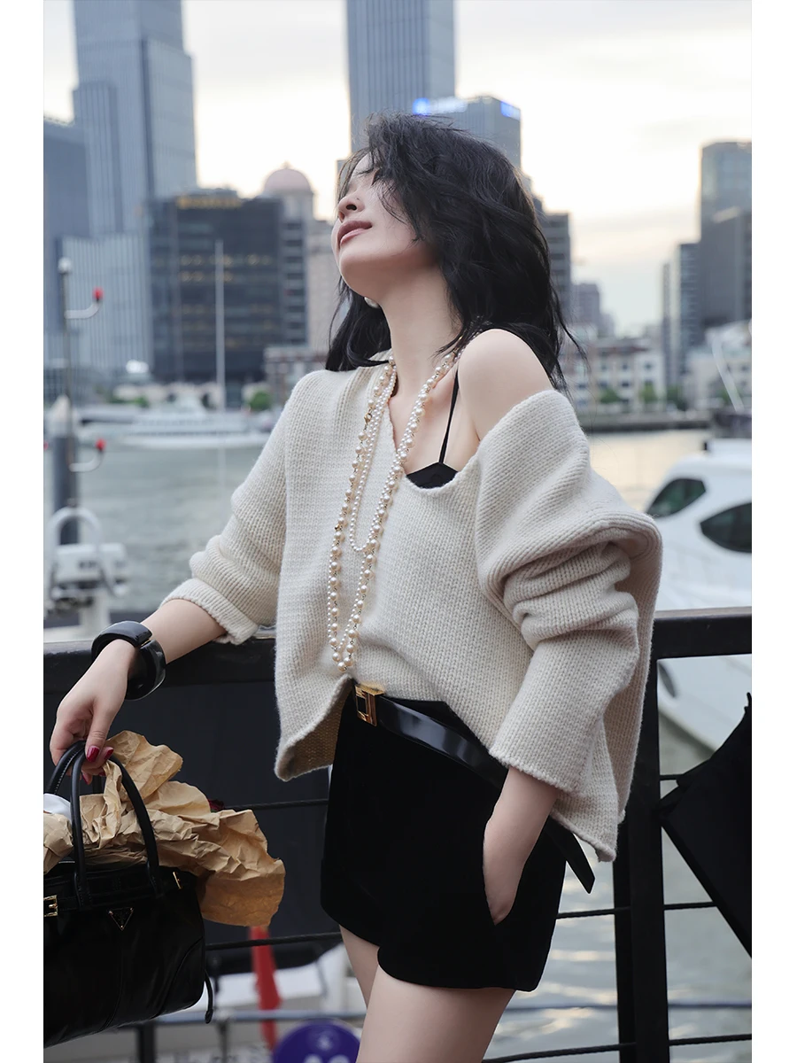 

Вязаный свитер Dangdang Alaan для женщин, большой размер, с U-образным вырезом, кастомной окраски, теплый, свободного кроя, длинный рукав, смесь шерсти