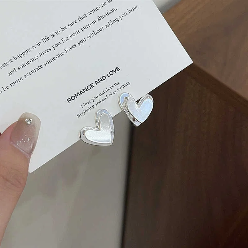 Sweet Romantic Silver Color Surface Heart Stud Earrings for Women Minimalist Cute Fine Jewelry Korean Version Accessories