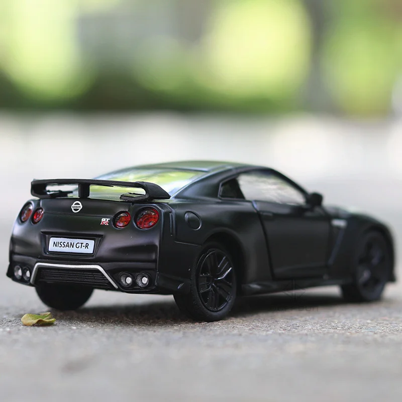 1/36 Nissan GTR Metal Car Model Toys for Boys Alloy Diecast Pull Back Model Car Collection Vehicle for Kid Gifts Adult Toys