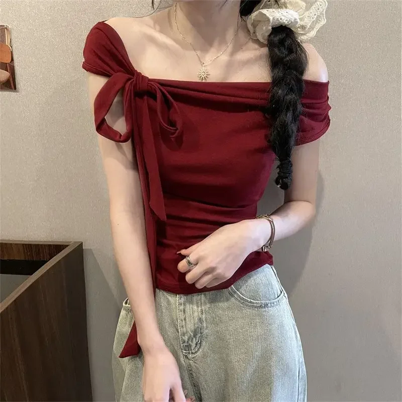 Chaleco con tirantes de un solo hombro para mujer, camiseta corta con lazo y nuevo diseño, novedad de verano