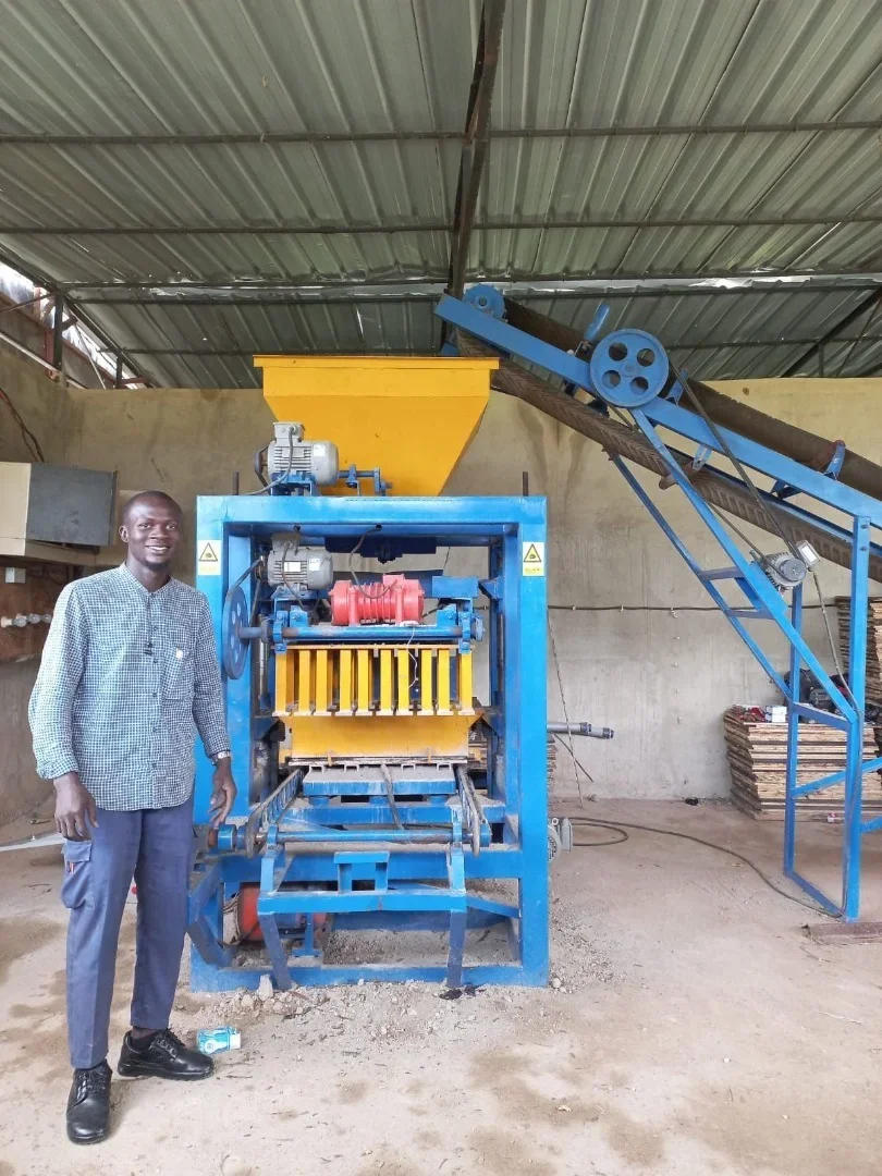 Automatic electricity powered cement solid block machine QT 4-26 brick making machinery in Kenya