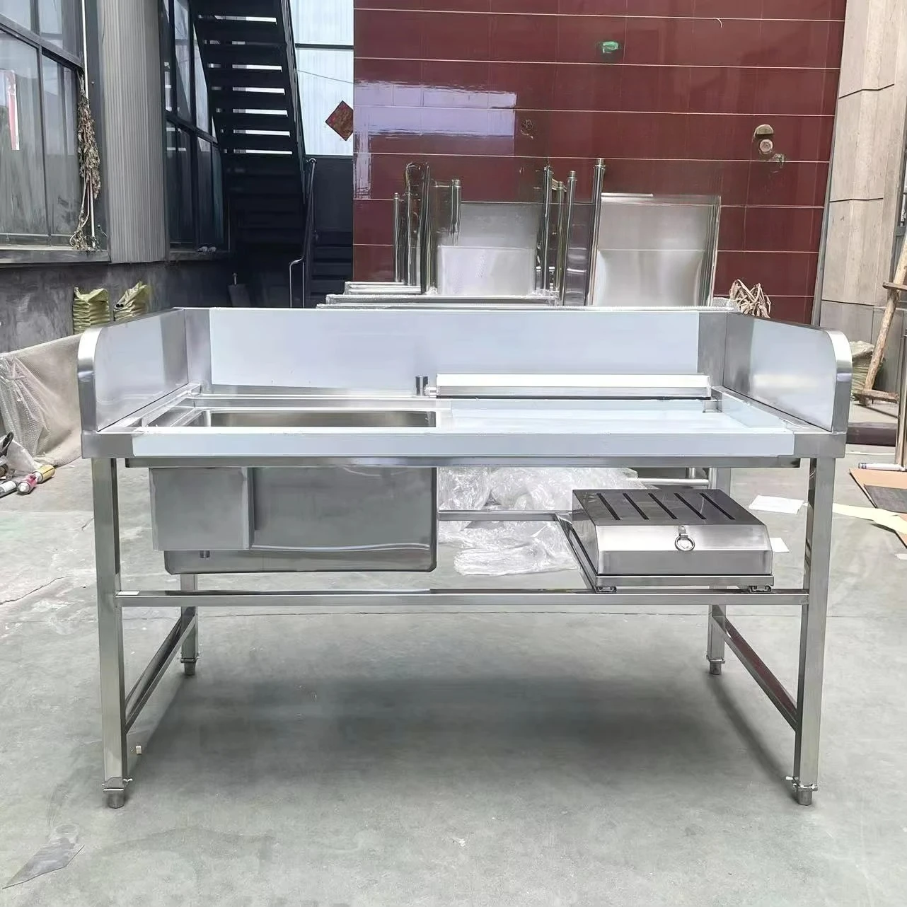 

Customizable stainless steel workbench