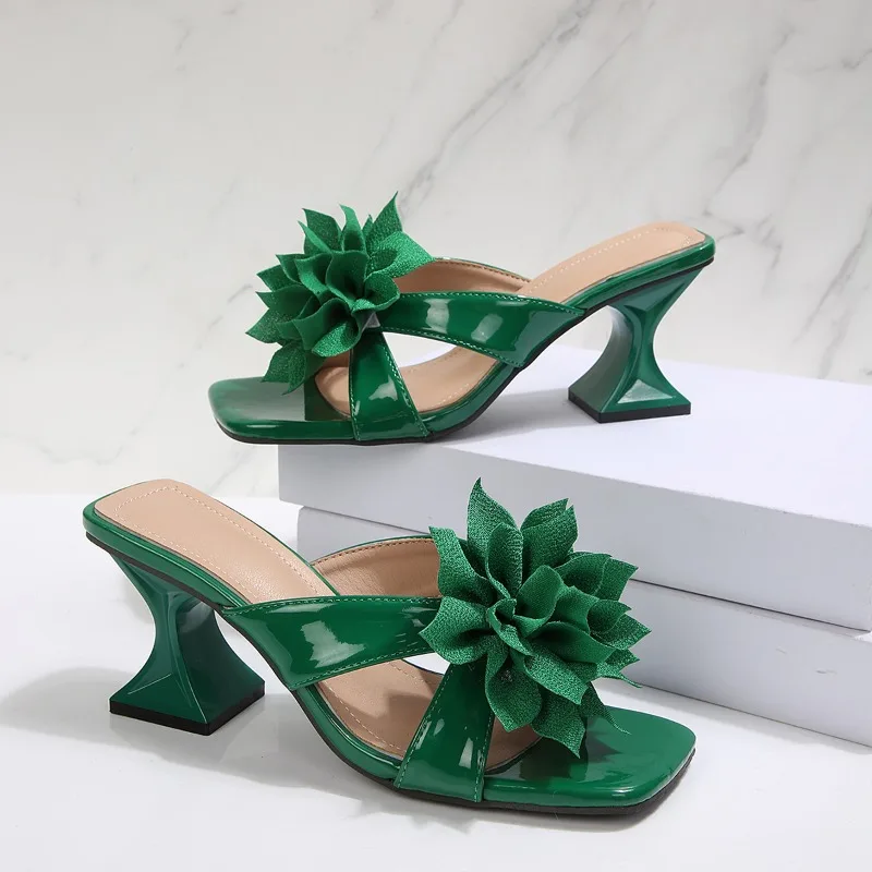 Blumen-Sandalen und -Pantoffeln 2026 Neue Weiche Leder-Pantoffeln Damen Sommermode Französische Weiße Stiletto High Heels