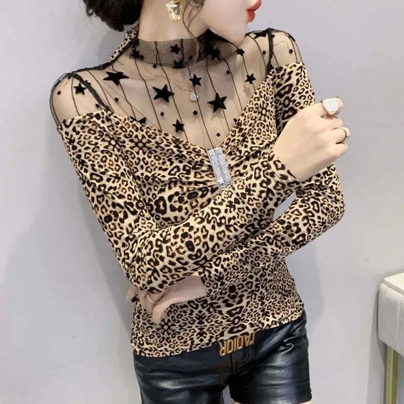 Imagem -04 - Blusas de Diamantes Vazadas em Gaze Feminina Camisas Leopardo Dobradas Tops Coreanos Finos Roupas de Escritório Novo Moda Primavera 2023