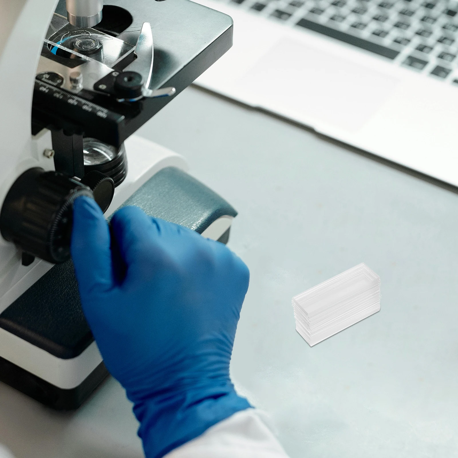 

100Pcs Microscope Slides High Transparency Precleaned Smooth Surface Heat Resistant Glass for Laboratory Biology Microbiology