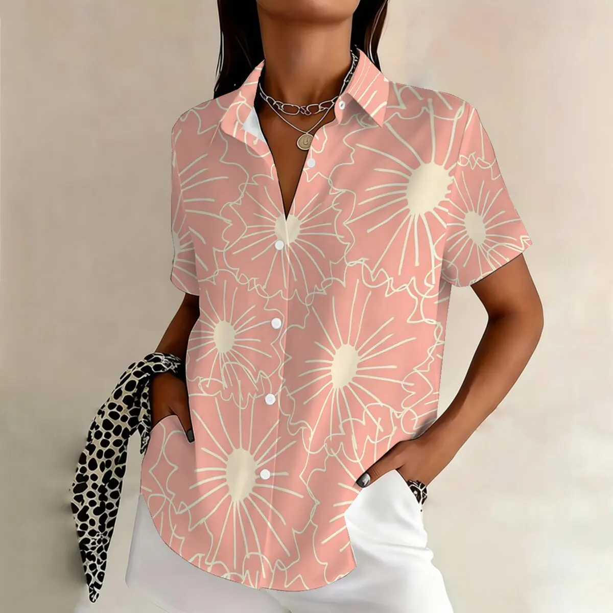 

This plus-size women's printed short-sleeved shirt features a simple and versatile design, perfect for everyday commuting