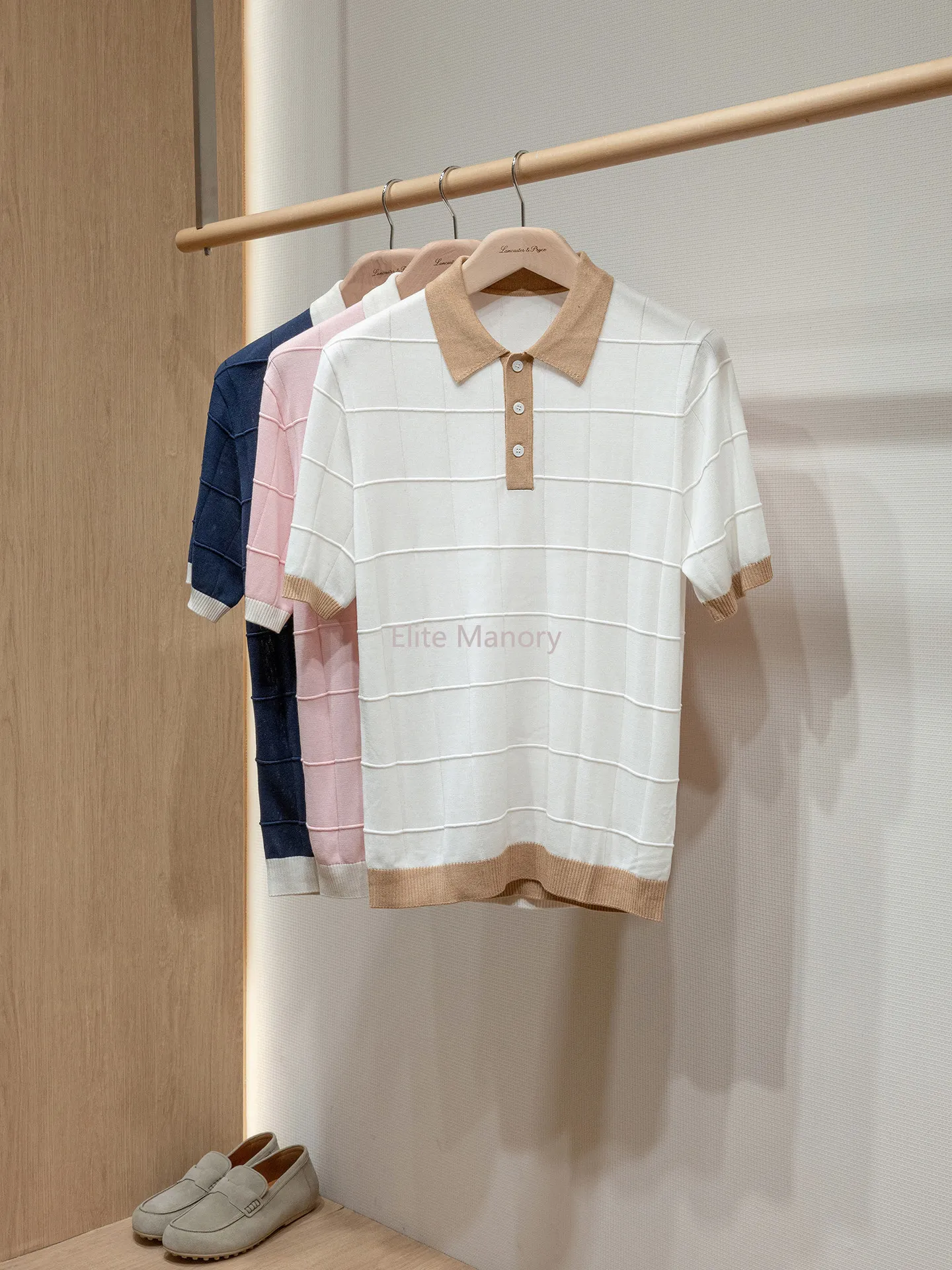 

Рубашка-поло из смесового шелка тутового шелкопряда и лиоцелла в стиле Light Luxury Old Money: комфортная, дышащая, с отложным воротником, с коротким рукавом