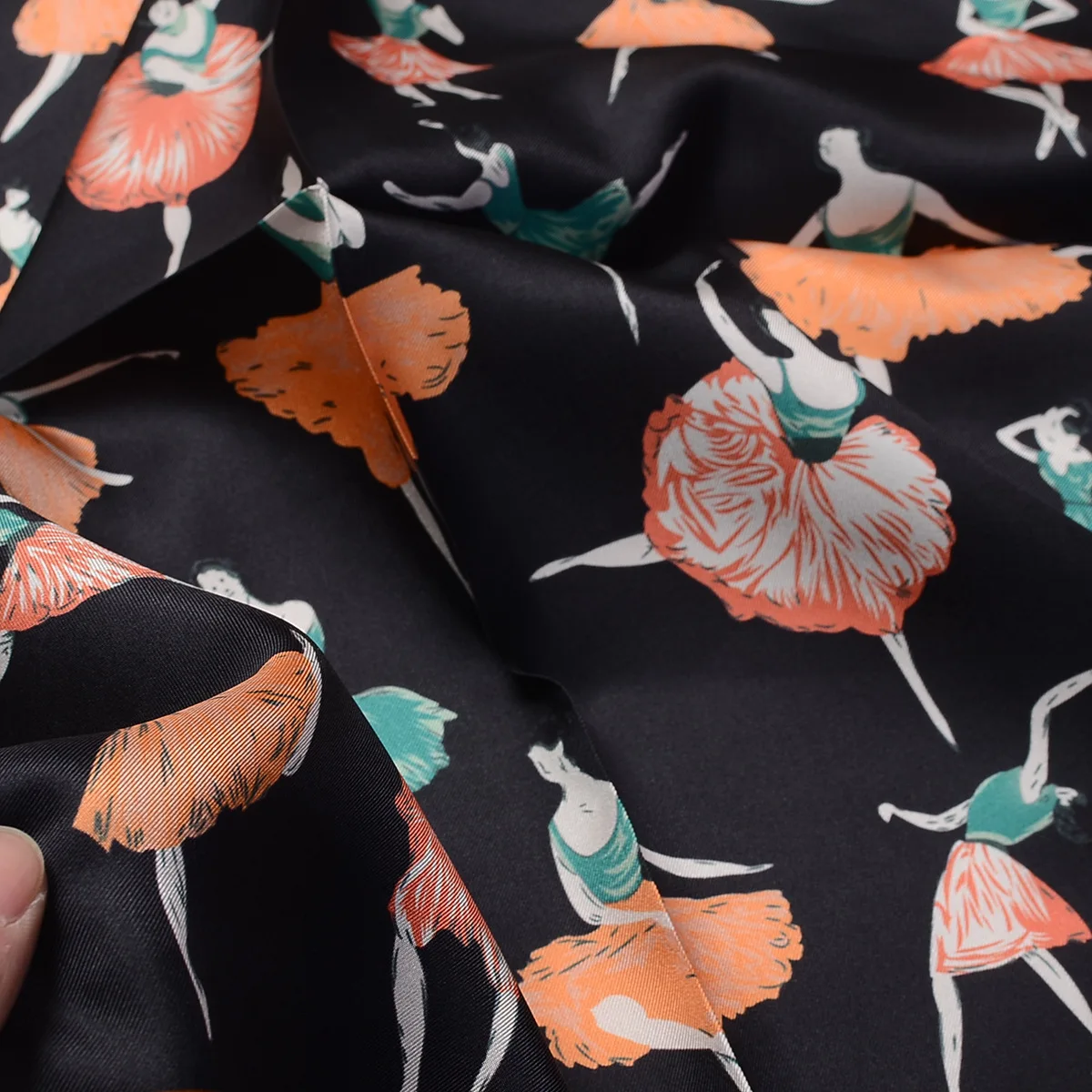 Marques de luxe foulard en soie petits Bandanas carrés foulards tête vêtements accessoires saint valentin cadeau de noël