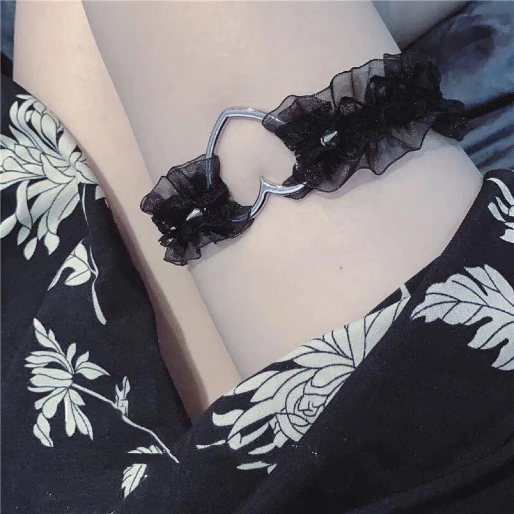 Punk Harajuku Sex appeal Fashionable Lace Charm Elastic force Love Necklace Clavicle chain Accessory Individuality Rivet