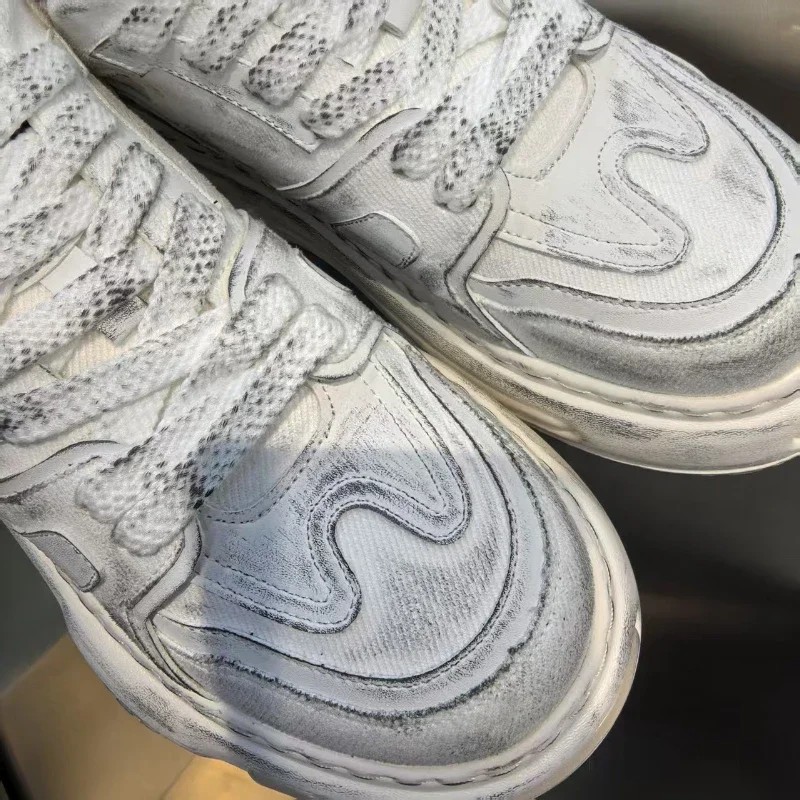 Мужская повседневная прогулочная обувь, модная легкая кожаная повседневная обувь на платформе 2024, нескользящая спортивная уличная маленькая белая обувь